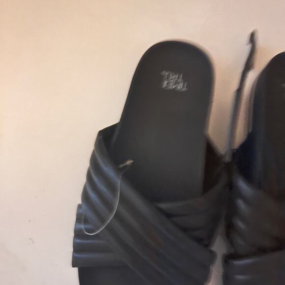 Time and Tru Women's Cross Strap Black Sandals  Sz 7 - Picture 4 of 13